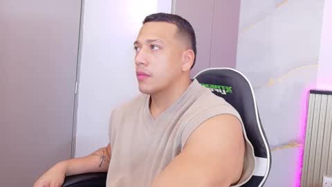 Tom muscle1 online show from 10/25/25, 08:03