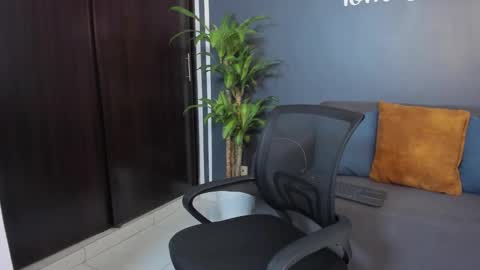 Snapshot of tom_sin_ chatting on 01/18/25, 03:59 Tom Sin online show from 01/18/25, 03:59