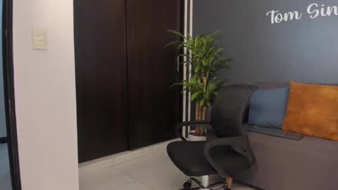 Snapshot of tom_sin_ chatting on 02/05/25, 01:15 Tom Sin online show from 02/05/25, 01:15