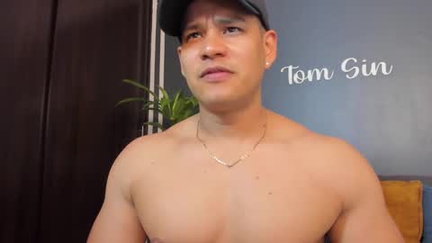 Snapshot of tom_sin_ chatting on 02/10/25, 09:58 Tom Sin online show from 02/10/25, 09:58