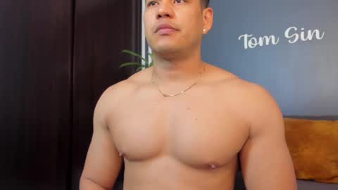 Snapshot of tom_sin_ chatting on 02/17/25, 08:58 Tom Sin online show from 02/17/25, 08:58