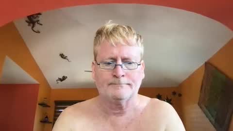 Hola online show from 10/13/25, 05:35