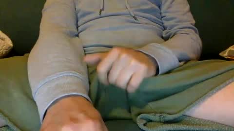 Snapshot of tombi125 chatting on 12/01/24, 04:40 tombi125 online show from 12/01/24, 04:40