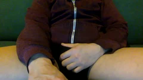 Snapshot of tombi125 chatting on 02/11/25, 05:50 tombi125 online show from 02/11/25, 05:50