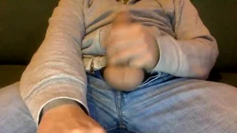 Snapshot of tombi125 chatting on 02/18/25, 05:10 tombi125 online show from 02/18/25, 05:10