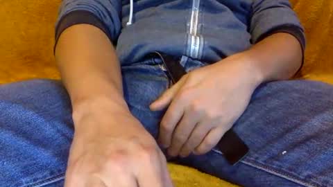 Snapshot of tombi125 chatting on 10/12/25, 04:50 tombi125 online show from 10/12/25, 04:50