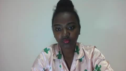 Snapshot of tomboasy chatting on 09/11/25, 12:05 tomboasy online show from 09/11/25, 12:05