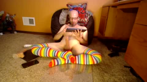 TomBomb13 online show from 09/08/25, 04:17