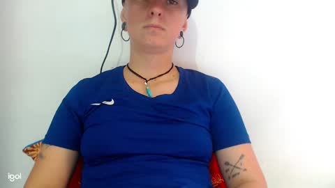 Snapshot of tomboyblue chatting on 12/02/24, 07:49 Blue online show from 12/02/24, 07:49