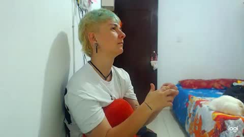 Snapshot of tomboyblue chatting on 12/04/24, 02:20 Blue online show from 12/04/24, 02:20