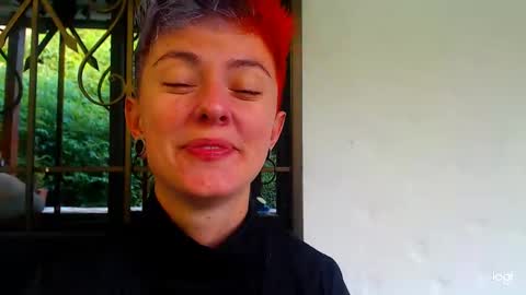 Snapshot of tomboyblue chatting on 12/07/24, 09:55 Blue online show from 12/07/24, 09:55