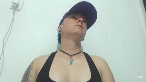 Snapshot of tomboyblue chatting on 01/10/25, 02:46 Blue online show from 01/10/25, 02:46