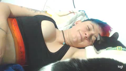 Snapshot of tomboyblue chatting on 01/14/25, 03:01 Blue online show from 01/14/25, 03:01