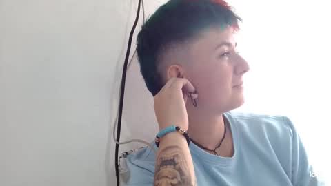 Snapshot of tomboyblue chatting on 02/23/25, 07:17 Blue online show from 02/23/25, 07:17