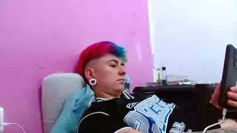 Snapshot of tomboyblue chatting on 09/19/25, 10:43 Blue online show from 09/19/25, 10:43