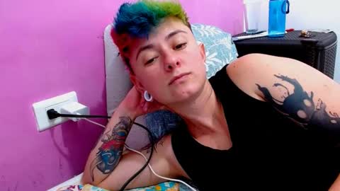 Snapshot of tomboyblue chatting on 10/03/25, 01:57 Blue online show from 10/03/25, 01:57