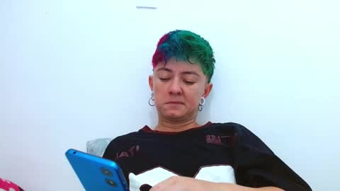 Snapshot of tomboyblue chatting on 11/17/25, 03:18 Blue online show from 11/17/25, 03:18