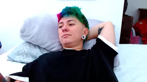 Snapshot of tomboyblue chatting on 11/22/25, 04:28 Blue online show from 11/22/25, 04:28