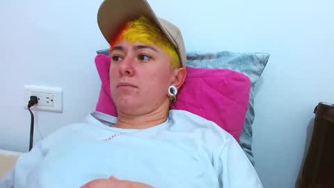 Snapshot of tomboyblue chatting on 12/18/25, 08:37 Blue online show from 12/18/25, 08:37