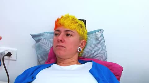 Snapshot of tomboyblue chatting on 12/20/25, 04:36 Blue online show from 12/20/25, 04:36