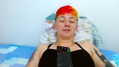 Snapshot of tomboyblue chatting on 01/08/26, 07:05 Blue online show from 01/08/26, 07:05