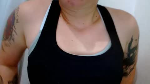 Snapshot of tomboyblue chatting on 01/15/26, 10:24 Blue online show from 01/15/26, 10:24