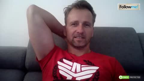 Snapshot of tomhardic chatting on 09/23/25, 07:50 TOM online show from 09/23/25, 07:50