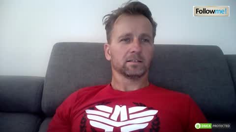 Snapshot of tomhardic chatting on 10/08/25, 10:02 TOM online show from 10/08/25, 10:02