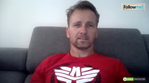 Snapshot of tomhardic chatting on 10/13/25, 03:39 TOM online show from 10/13/25, 03:39