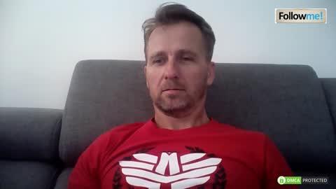 Snapshot of tomhardic chatting on 10/14/25, 08:04 TOM online show from 10/14/25, 08:04