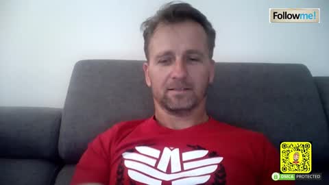 Snapshot of tomhardic chatting on 10/15/25, 08:14 TOM online show from 10/15/25, 08:14