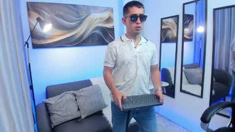 Tomas online show from 04/11/26, 04:17