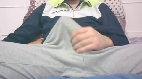 Snapshot of tommaso9046 chatting on 12/29/24, 04:19 tommaso9046 online show from 12/29/24, 04:19