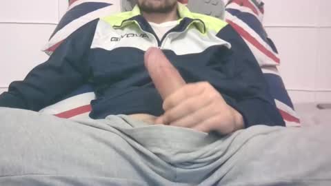 Snapshot of tommaso9046 chatting on 02/02/25, 03:39 tommaso9046 online show from 02/02/25, 03:39