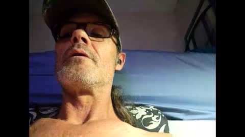 Snapshot of tommgunn25 chatting on 04/22/26, 05:32 tommgunn25 online show from 04/22/26, 05:32