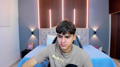 Tommy  online show from 11/08/25, 03:39