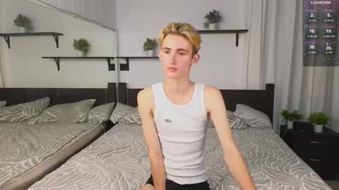 Snapshot of tommy18xxx chatting on 09/17/25, 03:57 Tommy online show from 09/17/25, 03:57