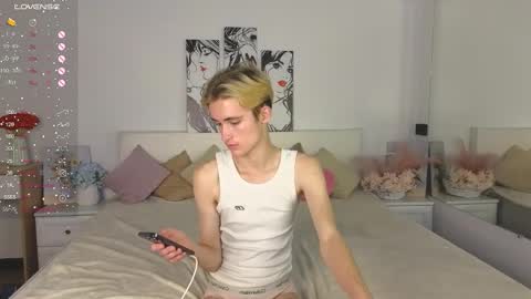Snapshot of tommy18xxx chatting on 10/05/25, 05:44 Tommy online show from 10/05/25, 05:44