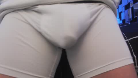 Snapshot of tommy_knuckles chatting on 01/08/25, 11:54 Tommy online show from 01/08/25, 11:54