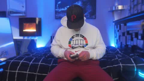 Snapshot of tommy_knuckles chatting on 01/24/25, 01:24 Tommy online show from 01/24/25, 01:24