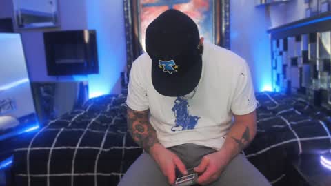 Snapshot of tommy_knuckles chatting on 01/25/25, 04:45 Tommy online show from 01/25/25, 04:45