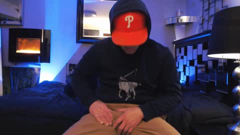 Snapshot of tommy_knuckles chatting on 02/17/25, 01:42 Tommy online show from 02/17/25, 01:42