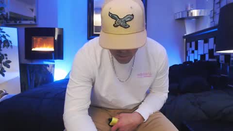 Snapshot of tommy_knuckles chatting on 02/19/25, 08:20 Tommy online show from 02/19/25, 08:20