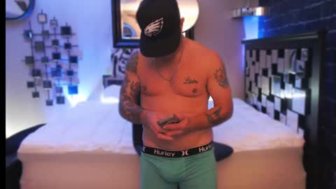 Snapshot of tommy_knuckles chatting on 09/23/25, 07:55 Tommy online show from 09/23/25, 07:55