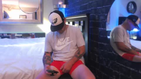 Snapshot of tommy_knuckles chatting on 10/13/25, 08:03 Tommy online show from 10/13/25, 08:03