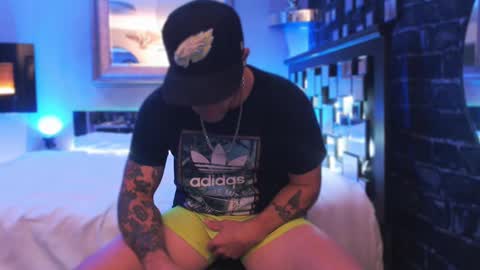 Snapshot of tommy_knuckles chatting on 10/30/25, 01:23 Tommy online show from 10/30/25, 01:23