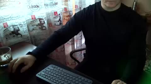 Tommi Li online show from 01/04/25, 10:49