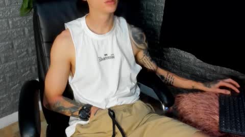 Snapshot of tommy_slater chatting on 11/12/25, 09:03 Tommy Slater online show from 11/12/25, 09:03