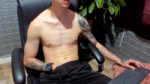 Snapshot of tommy_slater chatting on 01/09/26, 06:42 Tommy Slater online show from 01/09/26, 06:42