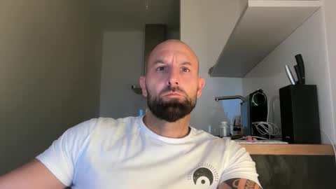 Thomas Fit online show from 09/23/25, 05:10